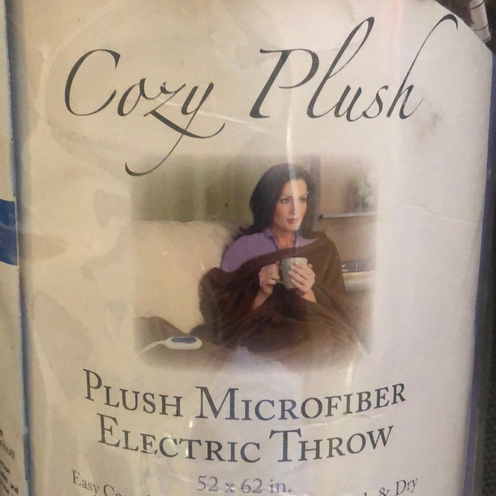 Cozy plush electric throw
